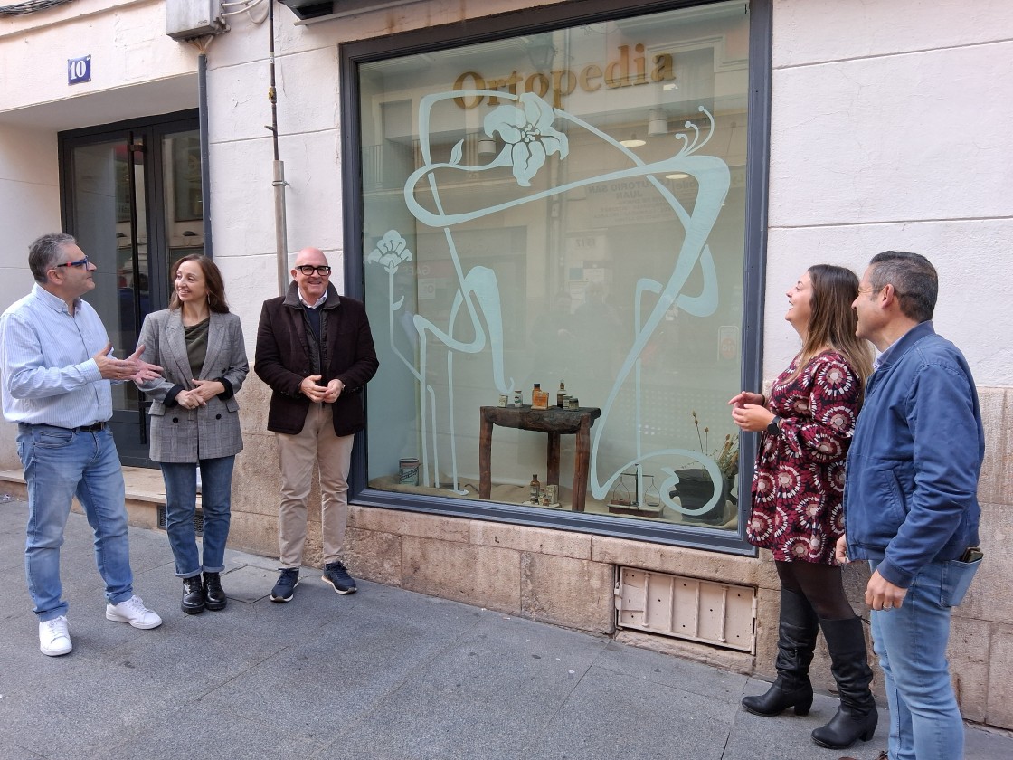 El comercio local se suma a  la Semana Modernista con  la decoración de escaparates