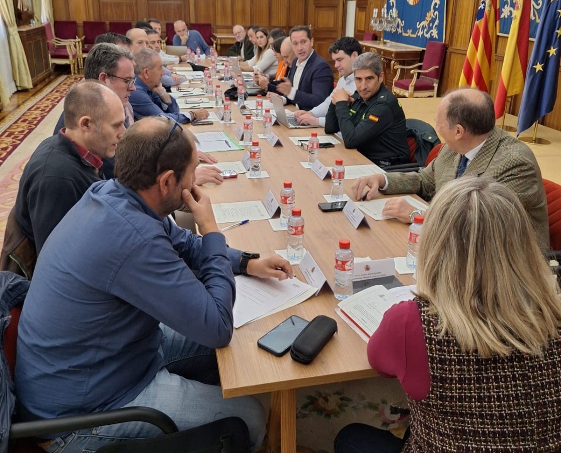 El Gobierno de España despliega 39 quitanieves y más de 344.000 litros de salmuera para garantizar la seguridad en las carreteras del Estado en la provincia de Teruel ante la nieve y el hielo