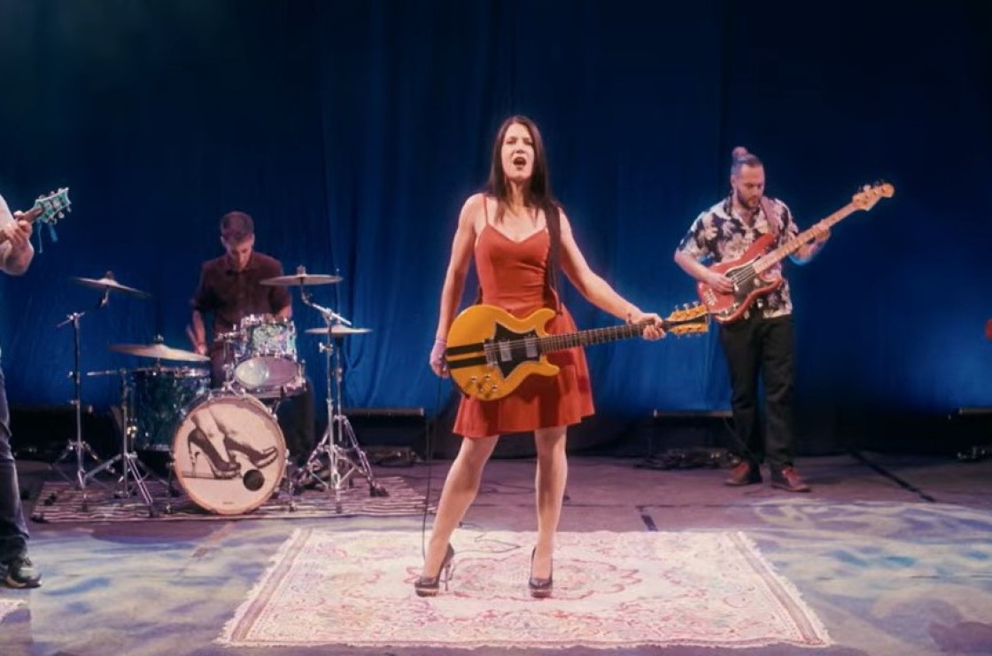 La cantante Isabel Marco muestra su cara más reivindicativa en su último videoclip