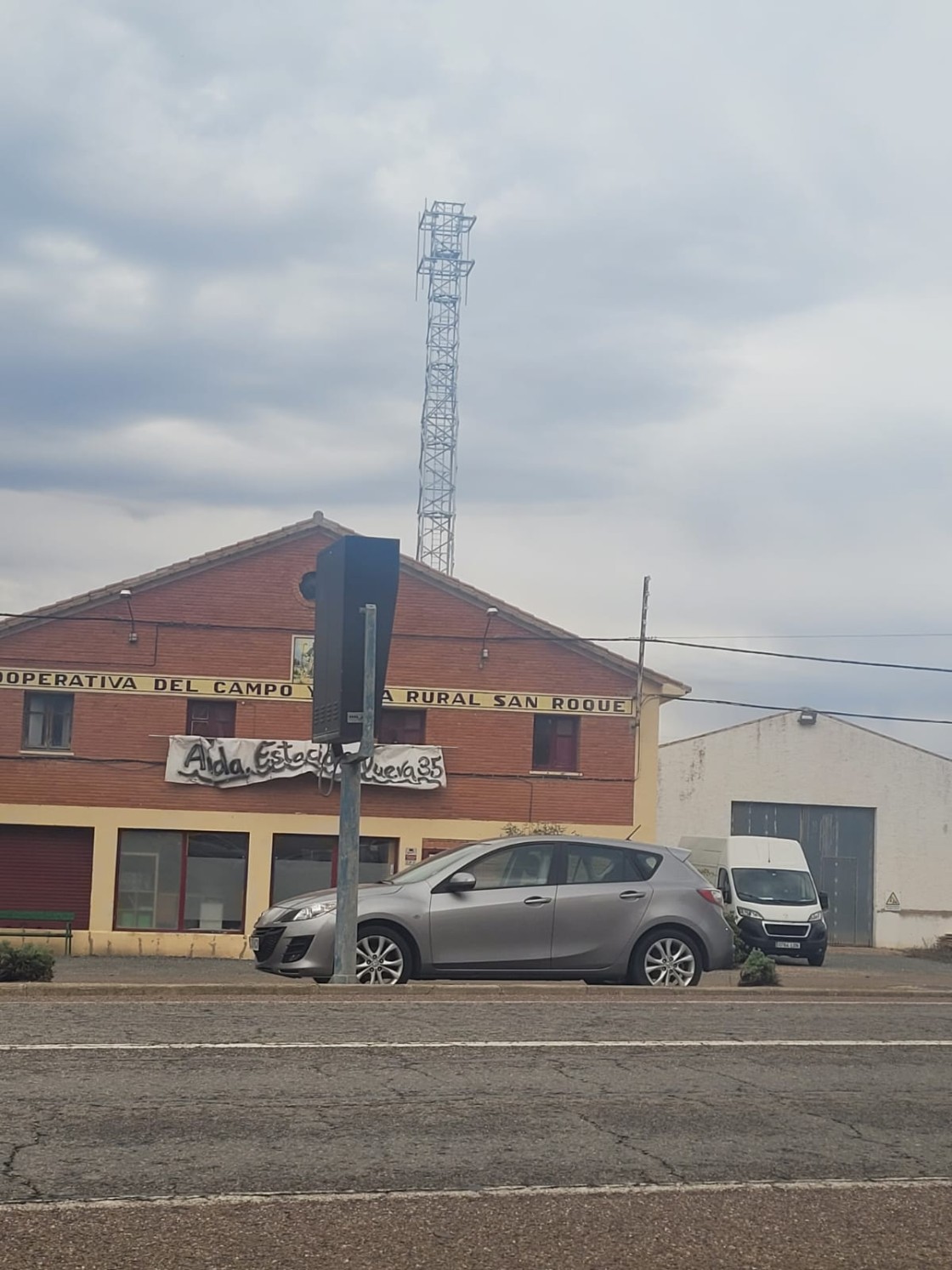 La ampa del colegio de Calamocha pide reubicar la nueva antena de telefonía