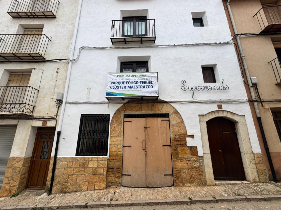El parque eólico Teruel Clúster Maestrazgo abrirá una oficina de información en La Iglesuela del Cid y puntos de información municipales