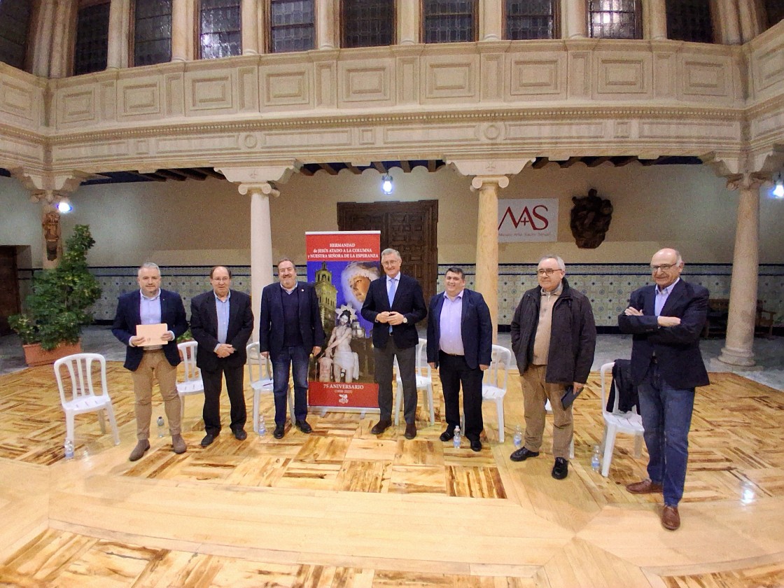 La Hermandad de la Esperanza, vista desde distintos prismas en un debate