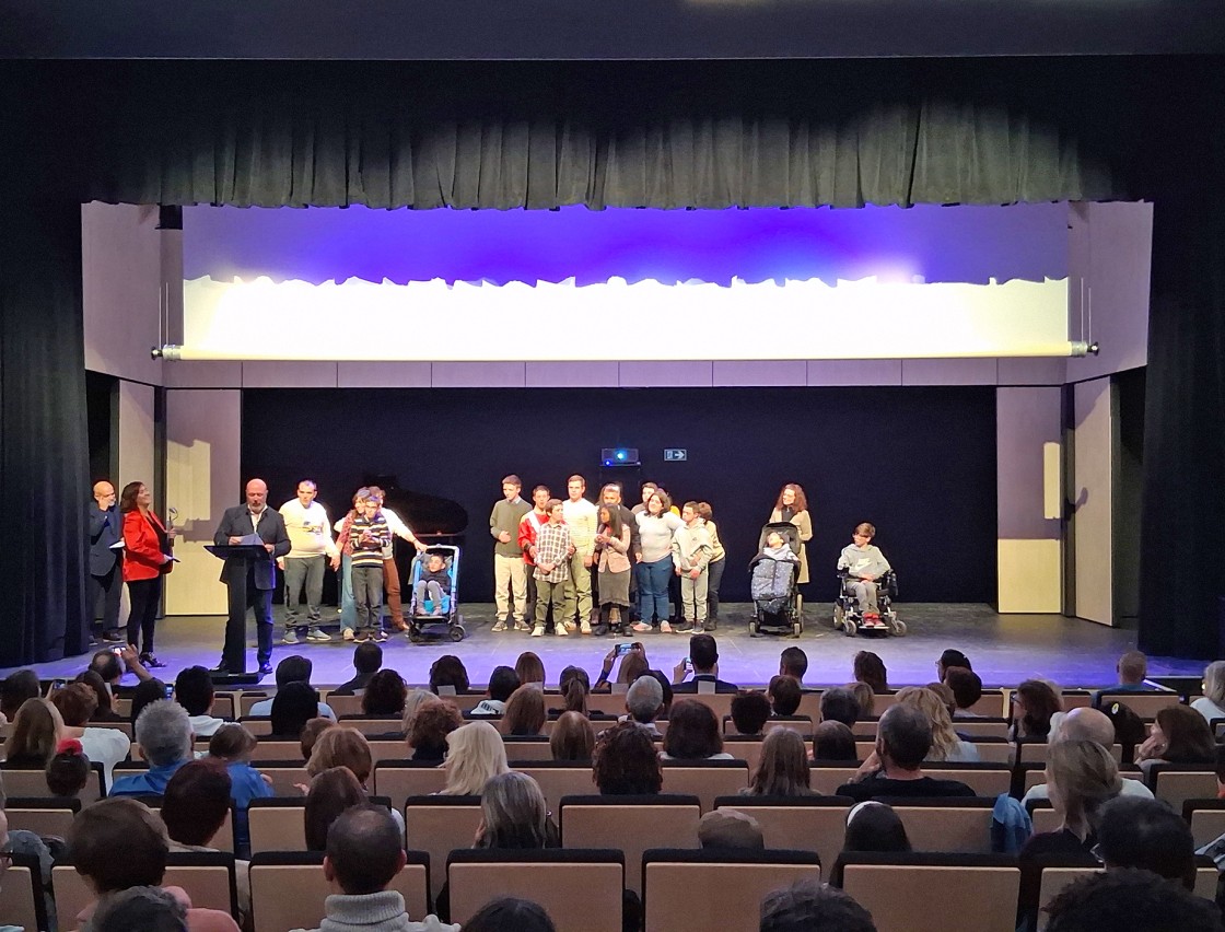 La XVI Gala Anudi reconoce la solidaridad  de la inmobiliaria Xplora  con el premio Solete