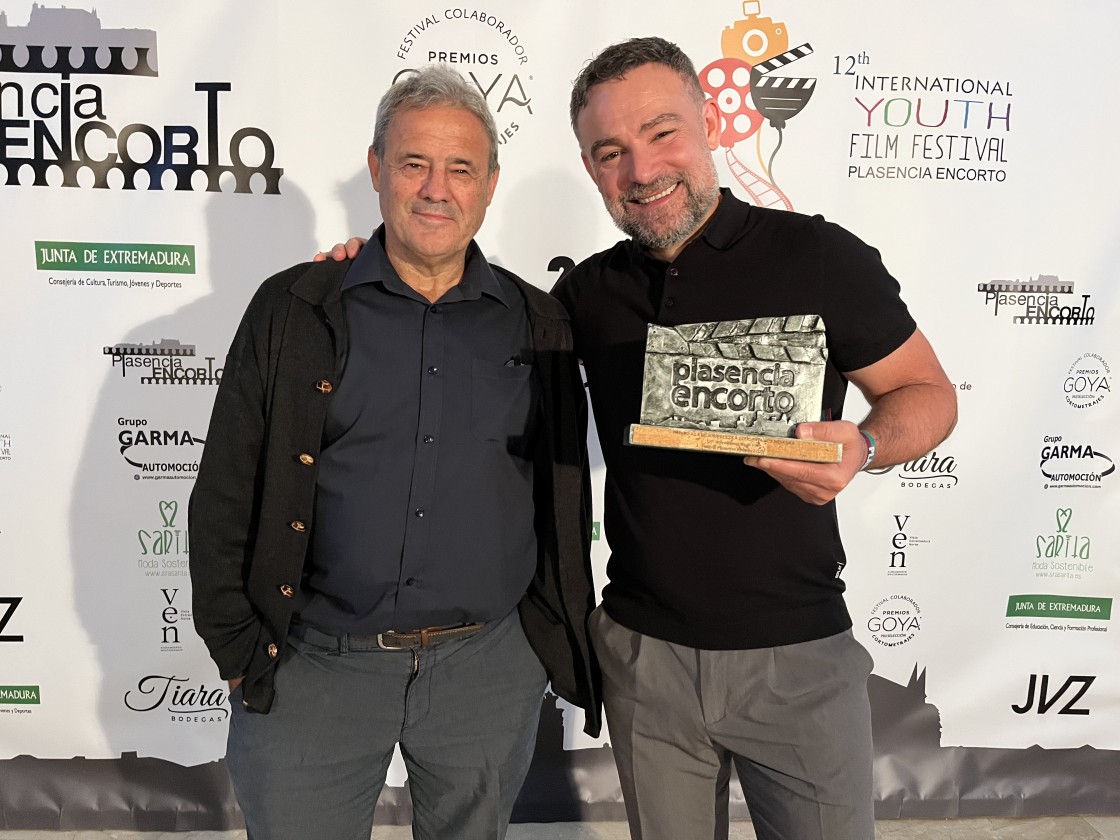‘Donde se quejan los pinos’ y ‘Hotel del más allá’, primeros premios en Plasencia Encorto