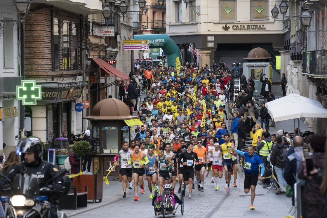 Josep Gómez y Elena Silvestre reinan en una Media Maratón de récord