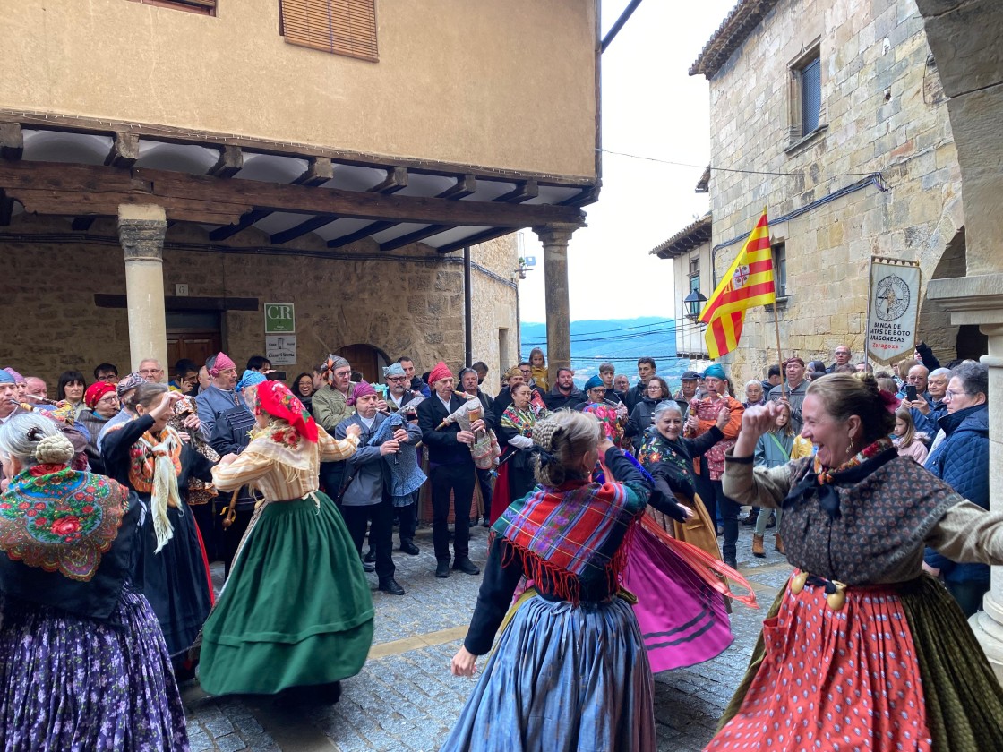 Una tregua del tiempo permite reactivar la Feria de Monroyo tras un arranque complicado