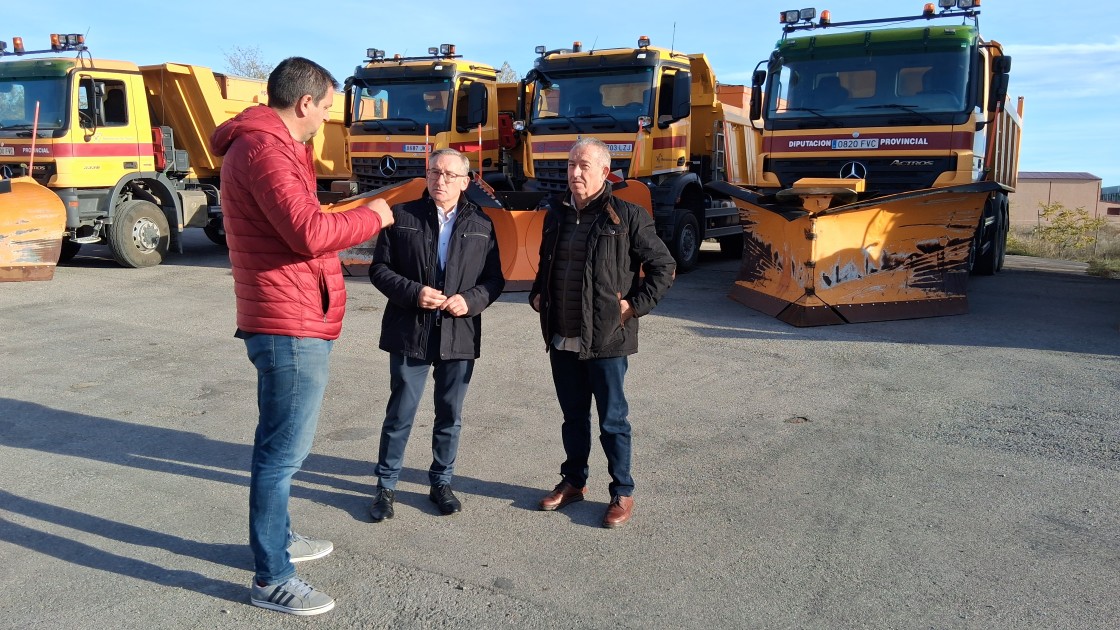 Nuevo camión en El Vallecillo y un salero en Valdecuenca para la vialidad invernal de DPT