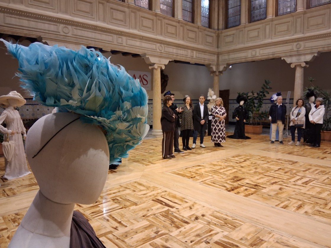 Pasado y presente de la sombrerería  se miran cara a cara en una exposición