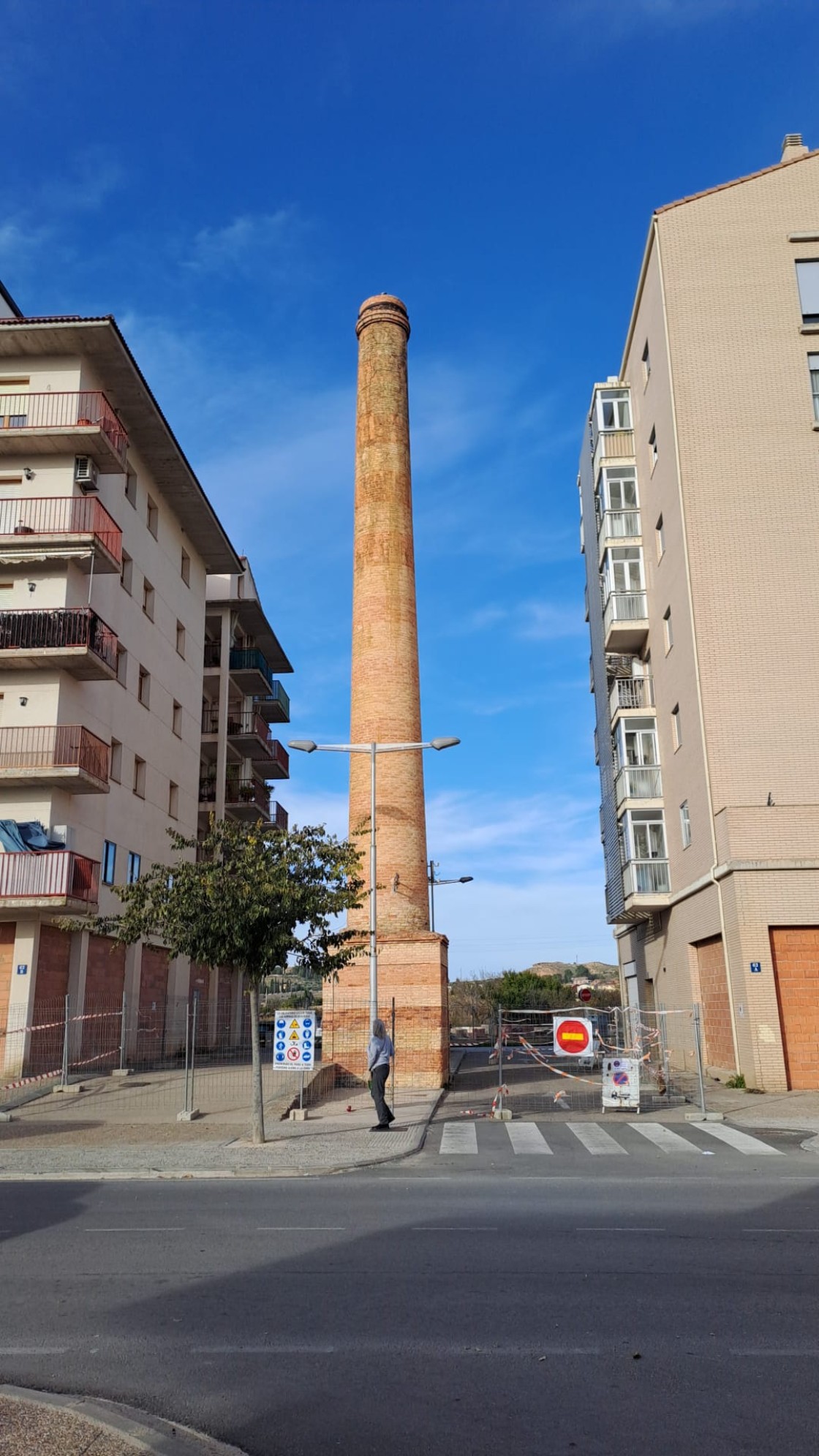 El Ayuntamiento  de Alcañiz inicia la rehabilitación de la chimenea de la Tejería