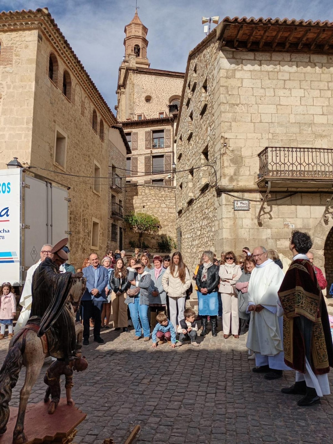 San Millán procesiona por las calles de Orihuela después de 20 años