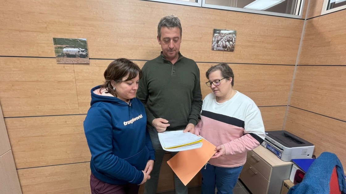 El PSOE denuncia la desaparición de la ayuda para el transporte de purines en el proyecto de presupuestos de la DPT