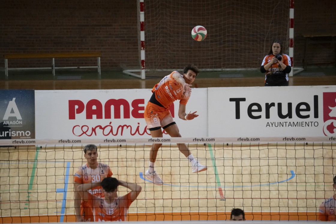 En el doble cañón de Muraco no caben Emilio... Ni las victorias
