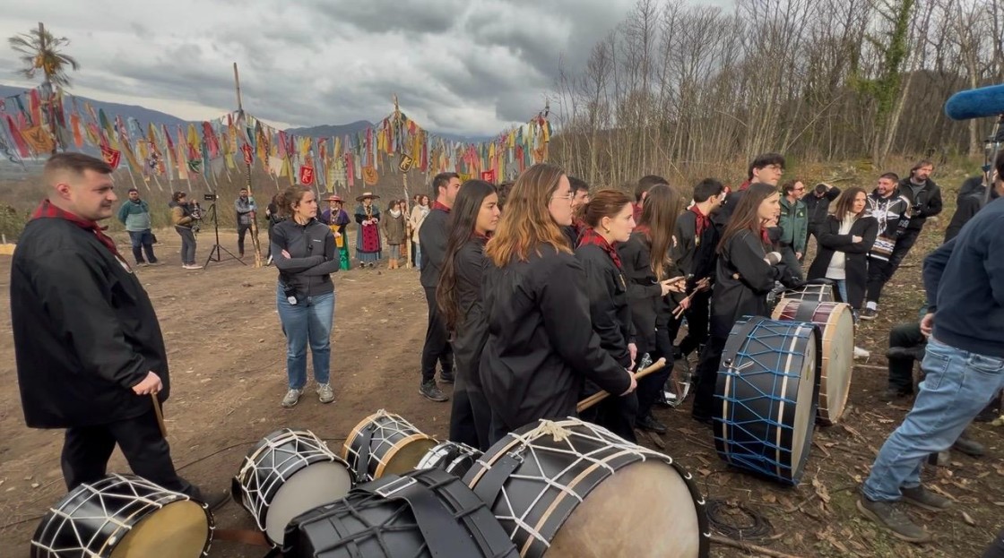 Los instrumentos de La Casa del Tambor resuenan en la nueva serie ‘El cuco de cristal’