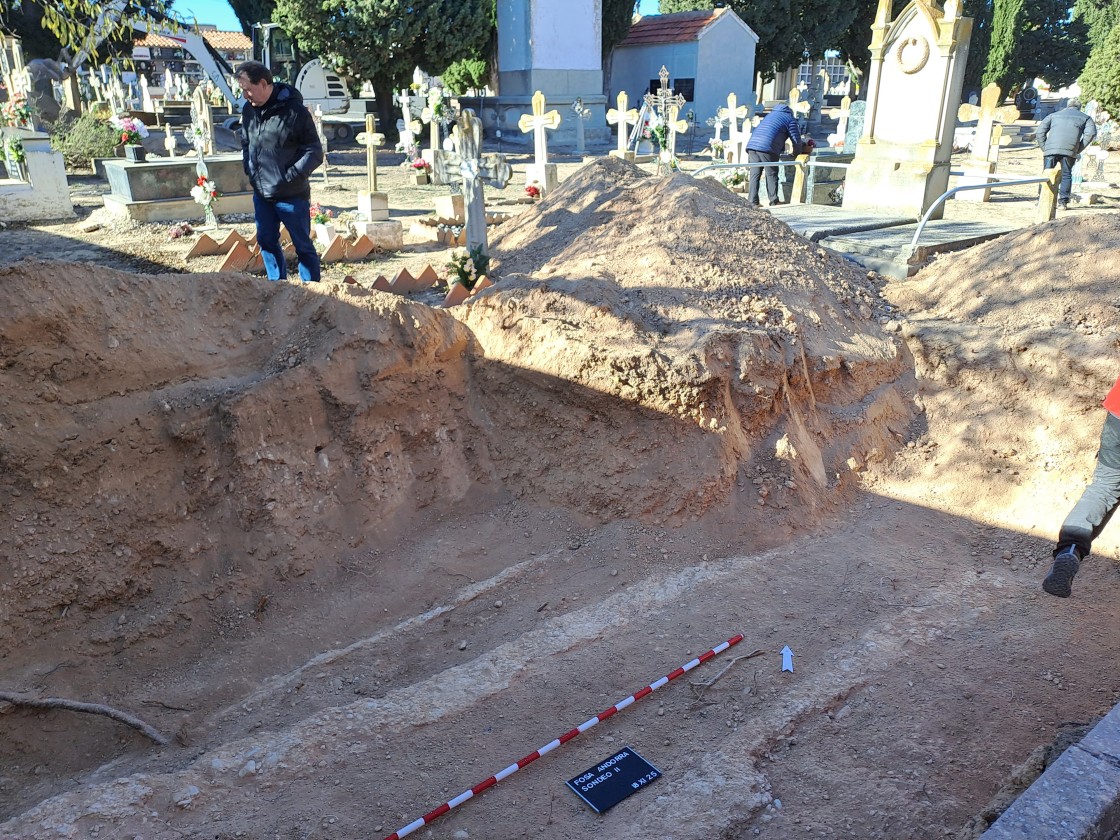 Pozos de Caudé reivindica la memoria  a pie de fosa 50 años después de Franco
