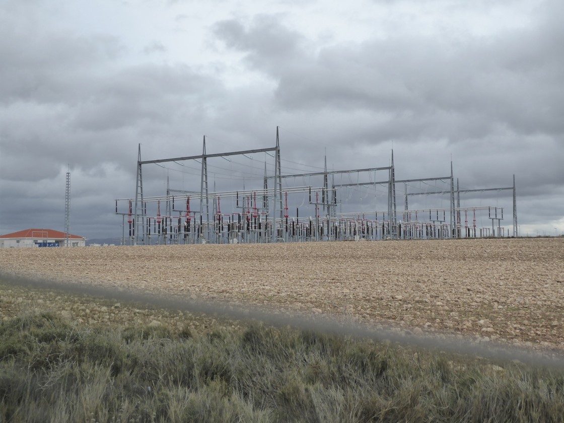 Teruel Existe y PAR chocan en las Cortes por la línea eléctrica Mezquita-Platea
