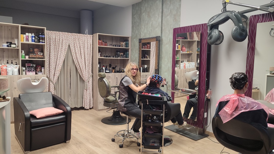 Urrea de Gaén gana un servicio esencial con la peluquería y barbería Weiss Studio