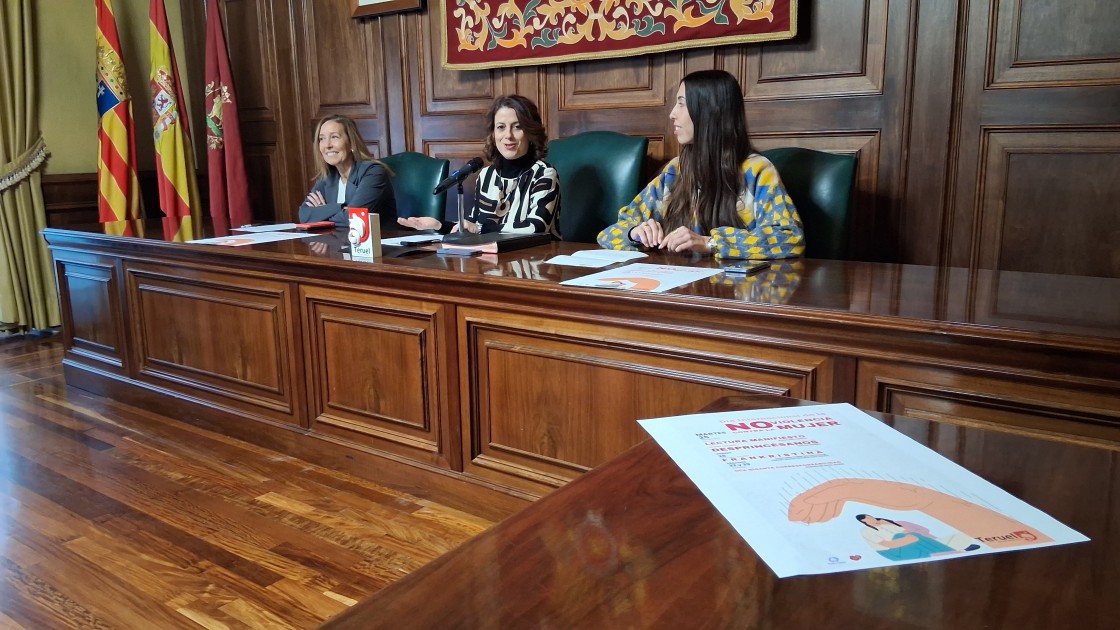 La plaza del Torico acoge hoy la lectura del manifiesto en un acto institucional