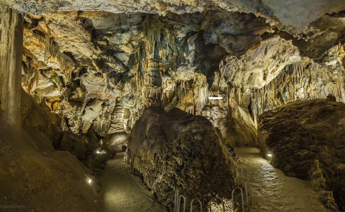 Las Grutas de Cristal de Molinos deslumbran como uno de los tesoros subterráneos de la Comunidad
