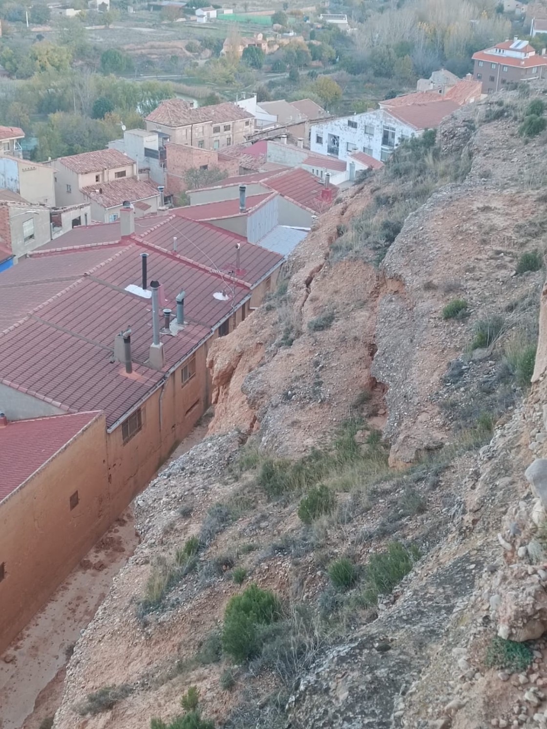 Alcorisa cierra la calle Cueva Oscura a las peñas por riesgo de desprendimientos