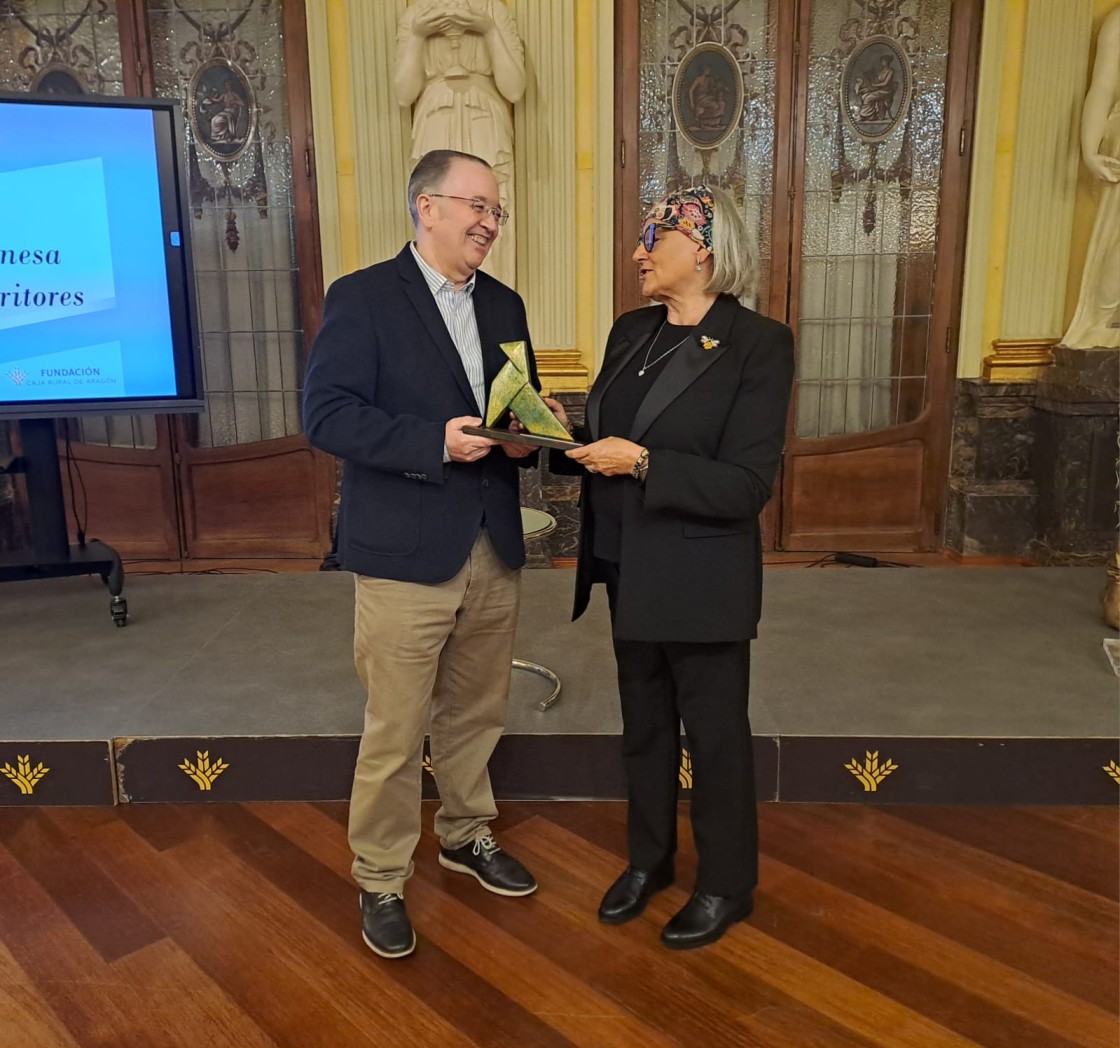 Turia recibe el Premio AAEE de los autores aragoneses por su compromiso cultural