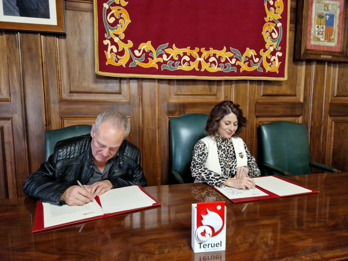 El Ayuntamiento de Teruel y la junta de compensación firman el  convenio urbanístico para construir 1.000 viviendas en la zona de Las Viñas