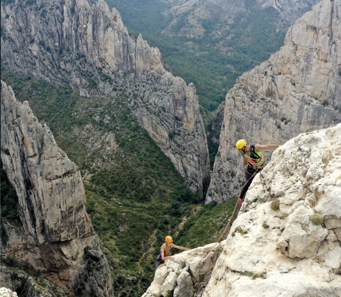 Javier Magallón y Prames amplian a un centenar las ‘Aristas y Crestas de Teruel’