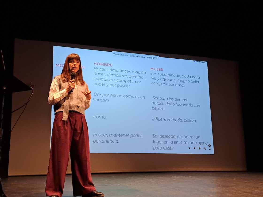 Roldán alerta en Alcañiz sobre el “veneno” del porno para las relaciones