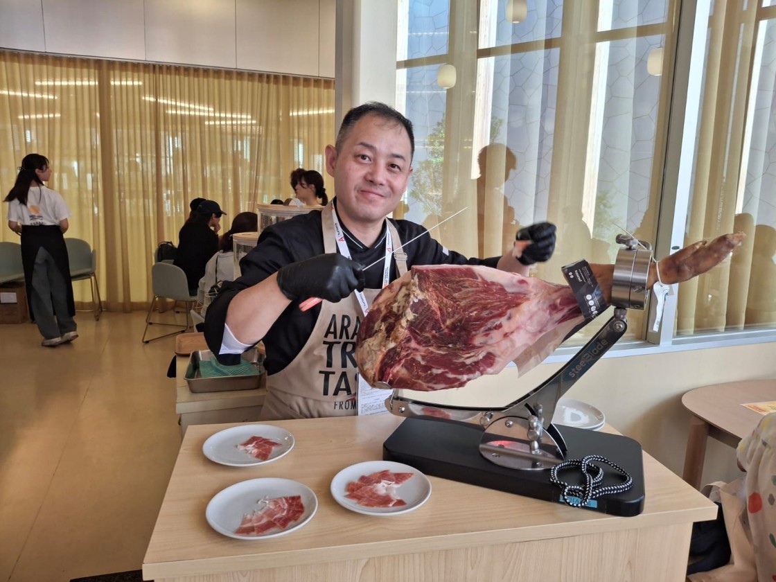 Jamones, melocotones y aceite, entre la excelencia de la artesanía alimentaria