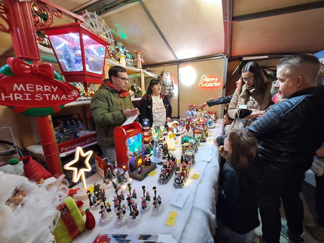 El Mercado Navideño de Alcañiz vuelve con éxito de público y expositores