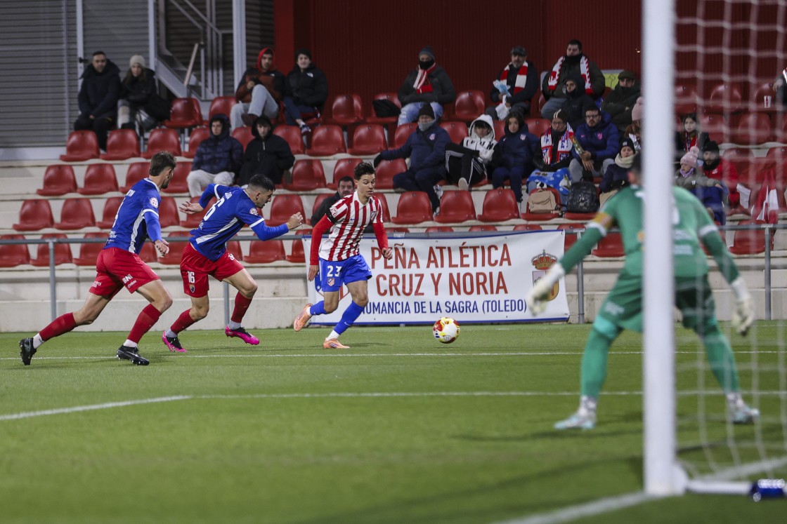 El Atlético Madrileño castiga con dureza los errores del CD Teruel para infligirle una derrota en Alcalá (3-0)