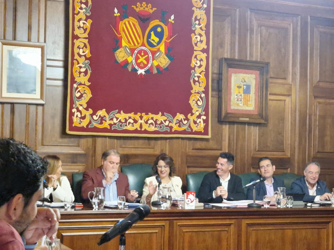 Unanimidad de los grupos municipales para acondicionar la piscina de San Fernando