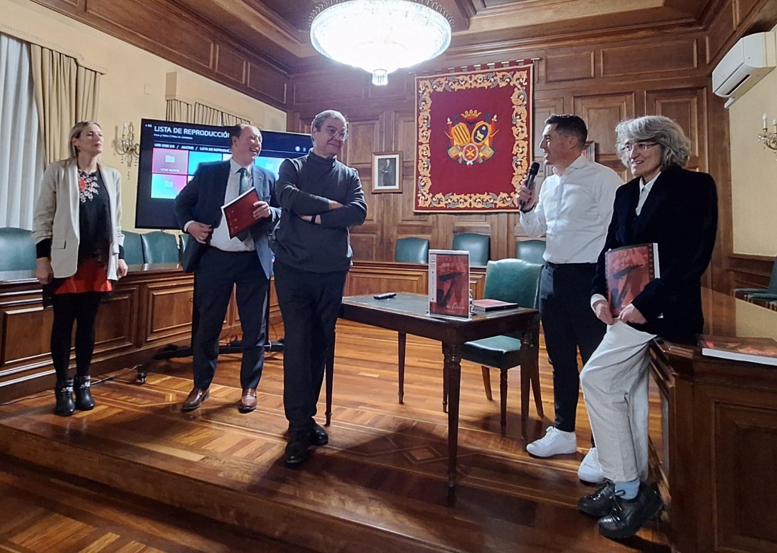 Juan Villalba, escritor y miembro de la Academia de las Artes y del Folclore de Aragón: “A la jota le sentó muy mal Franco, que la convirtió en un baile nacional para exhibirse”