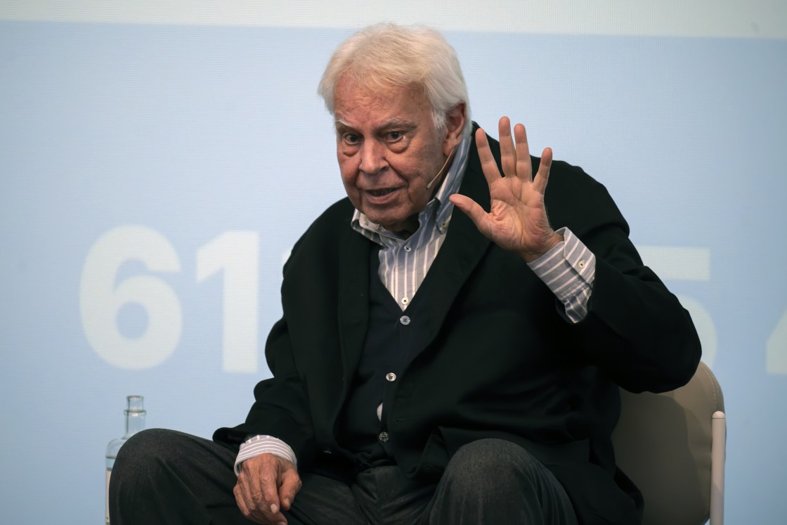 Felipe González dice que no se debe cuestionar la legitimidad de los tribunales