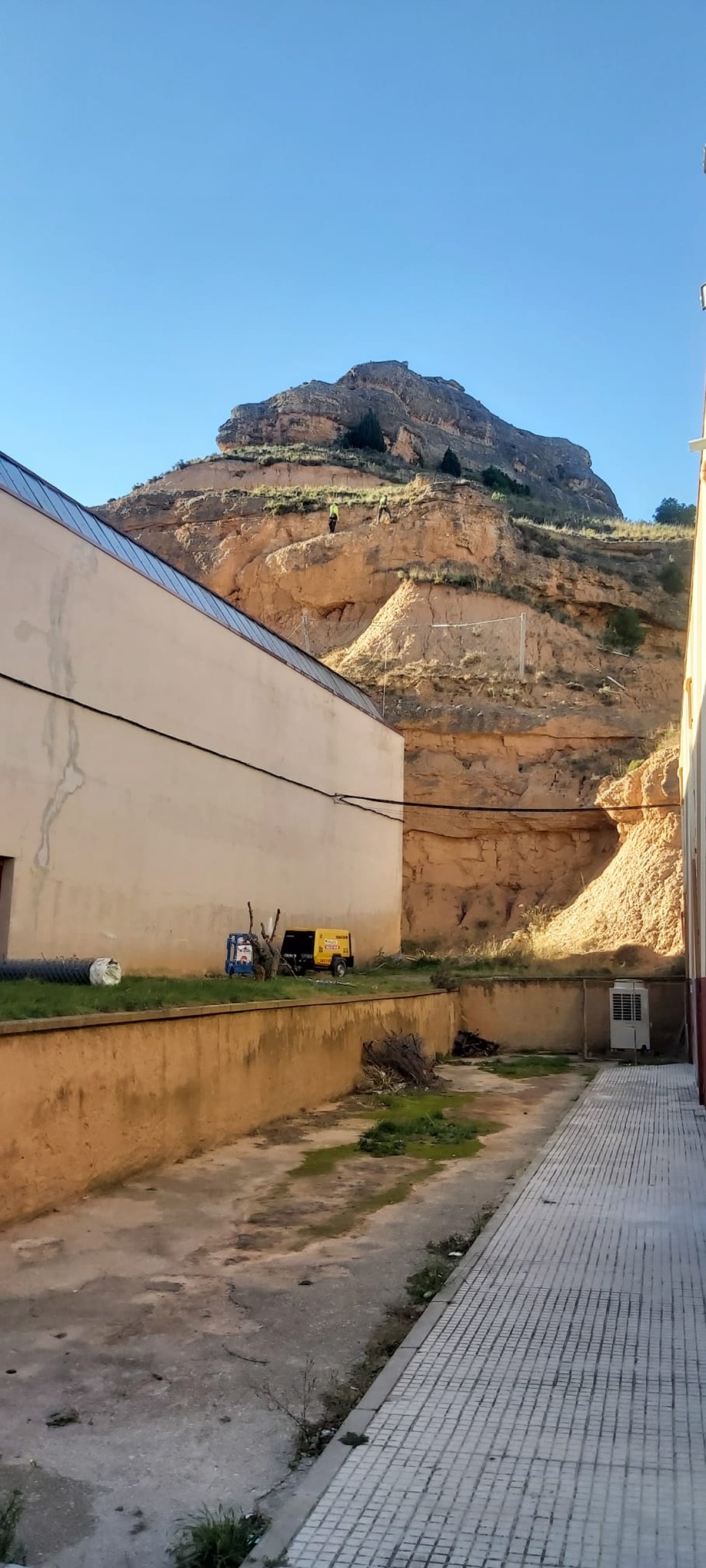 Alcorisa comienza las actuaciones de emergencia detrás del Polideportivo