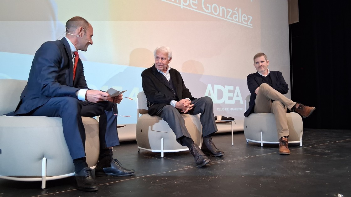 Felipe González sugiere hacer de Teruel un centro de análisis geopolítico y ADEA toma el testigo