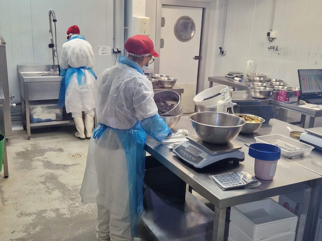 La empresa de caviar duplicará su plantilla y producción tras invertir 3,5 millones