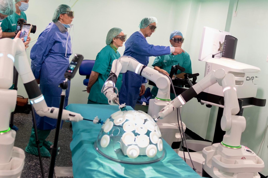 El robot Versius ya está instalado en el Hospital Obispo Polanco