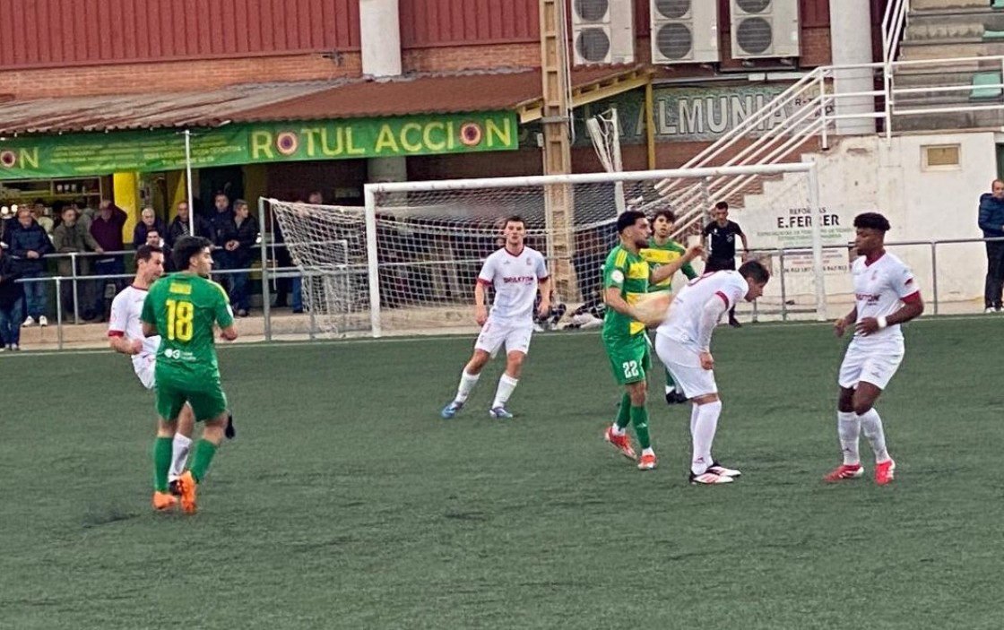 El Utrillas cae víctima de sus errores atrás (3-2) en un partido que pudo vencer