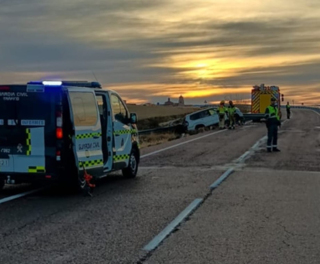 Fallece un joven en Cuevas de Almudén al salirse su vehículo de la carretera