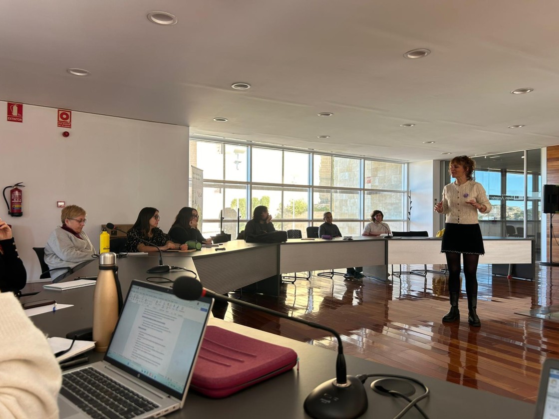 Profesionales del Bajo Aragón abordan claves de la violencia vicaria
