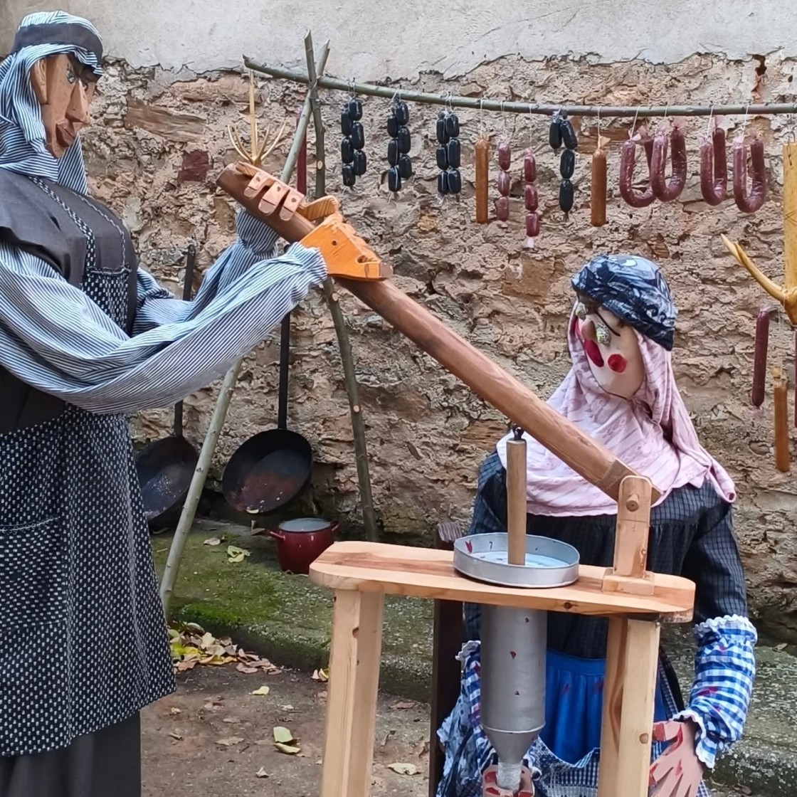 El belén de Alobras llena el pueblo de curiosos durante el fin de semana