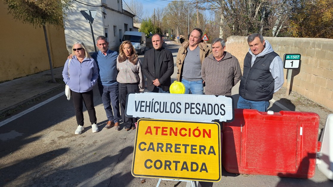 Los pueblos de la margen izquierda, en armas por el corte del puente de la A-1507