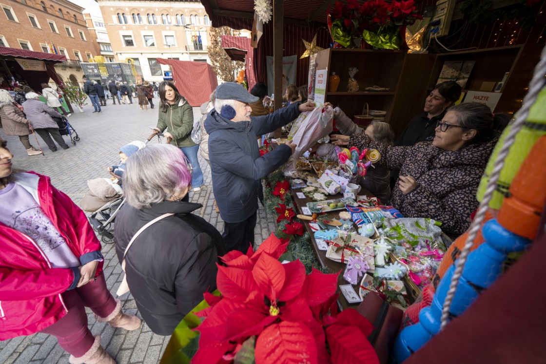 El Mercadillo Solidario Navideño no defraudó a nadie y tuvo una excelente colaboración