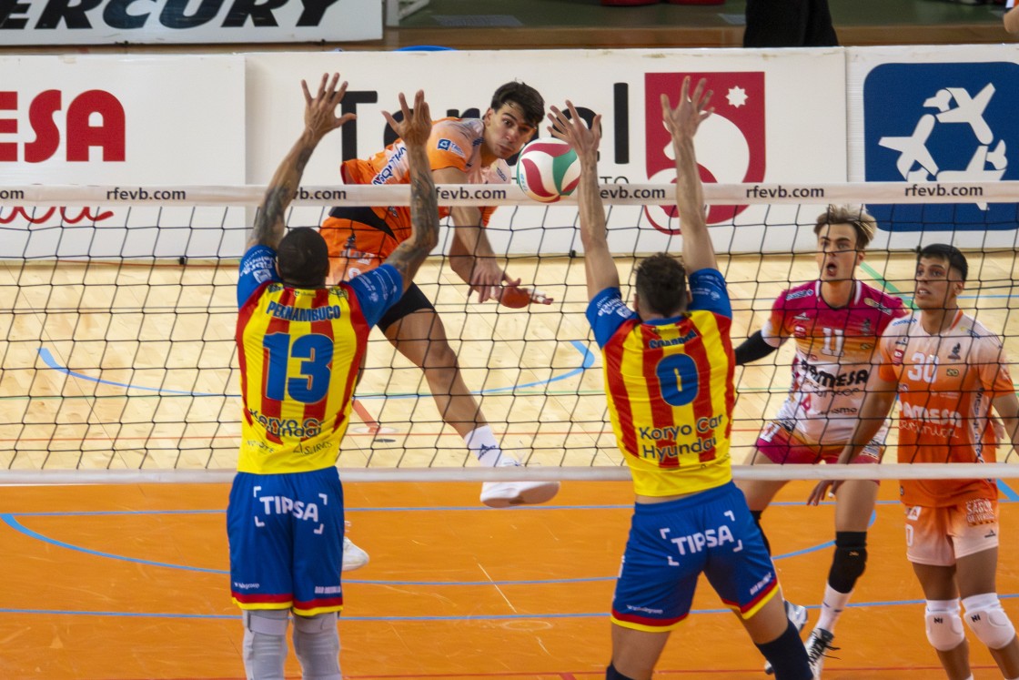 El Pamesa Teruel Voleibol encuentra su identidad y resurge como el Ave Fénix