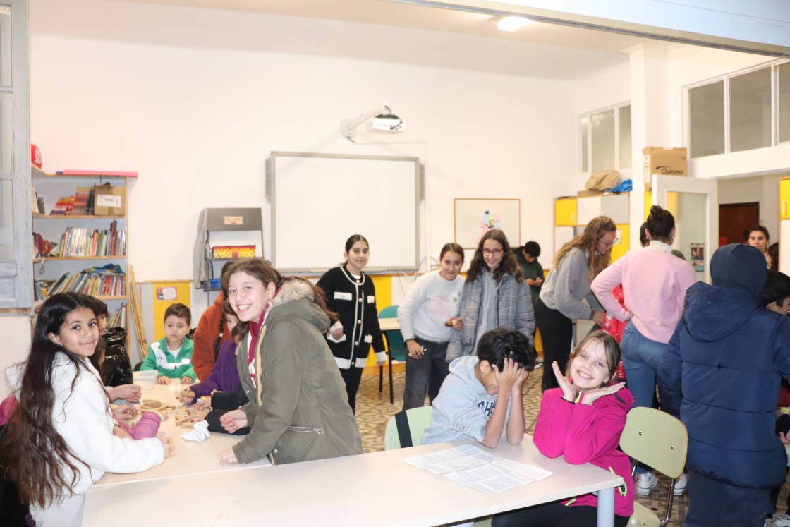 Medio centenar de adolescentes se dieron cita alrededor de la Mesa de Infancia