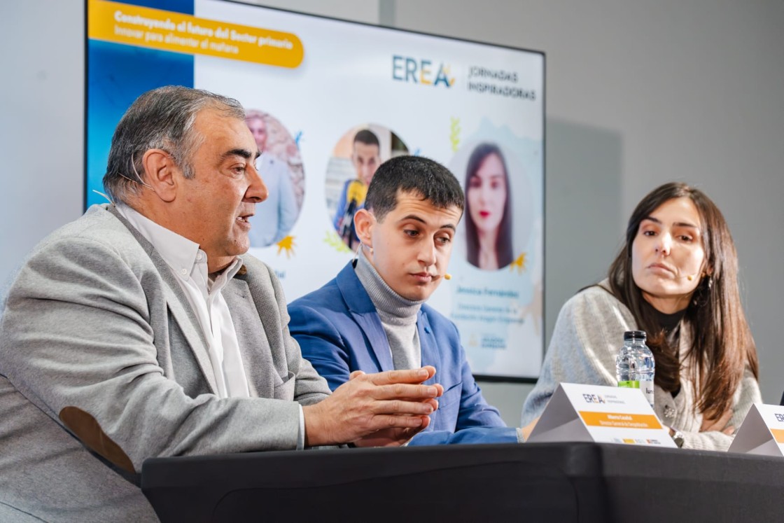 Casañal apunta que el sector agrario es  el que fija la población en los municipios