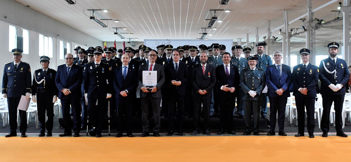 El Gobierno de Aragón entrega en Alcañiz las  43 Condecoraciones al Mérito Policial 2025