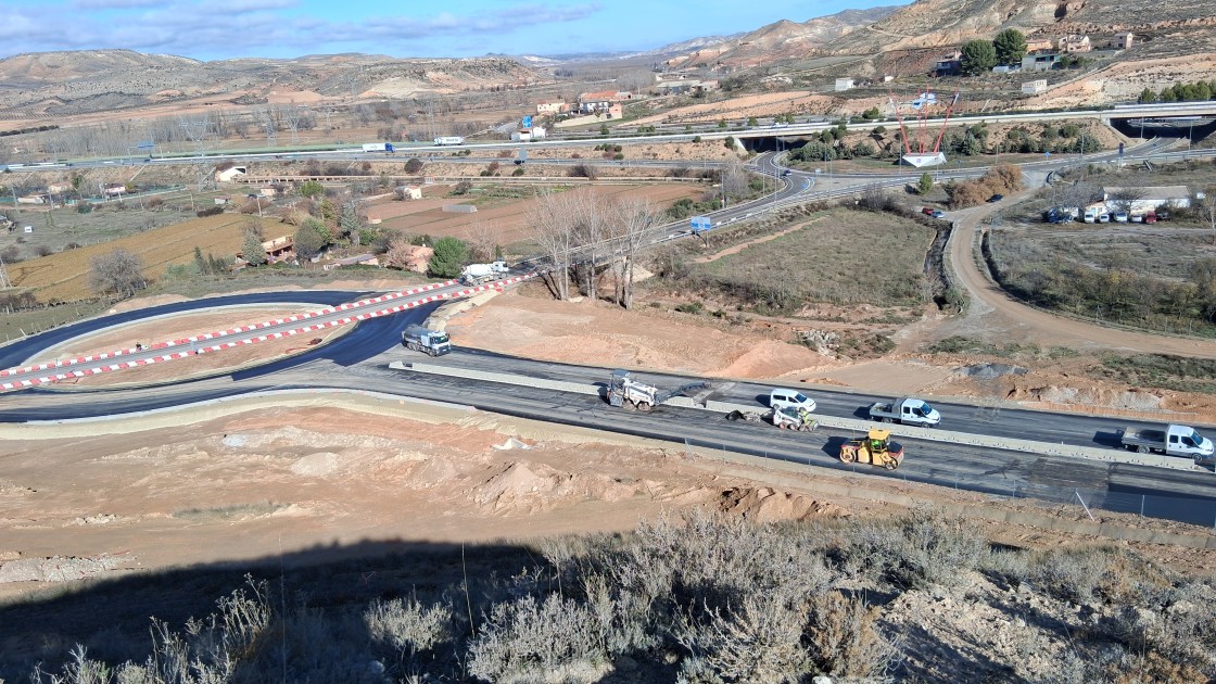 Las máquinas se afanan en intentar acabar el primer acceso al Hospital