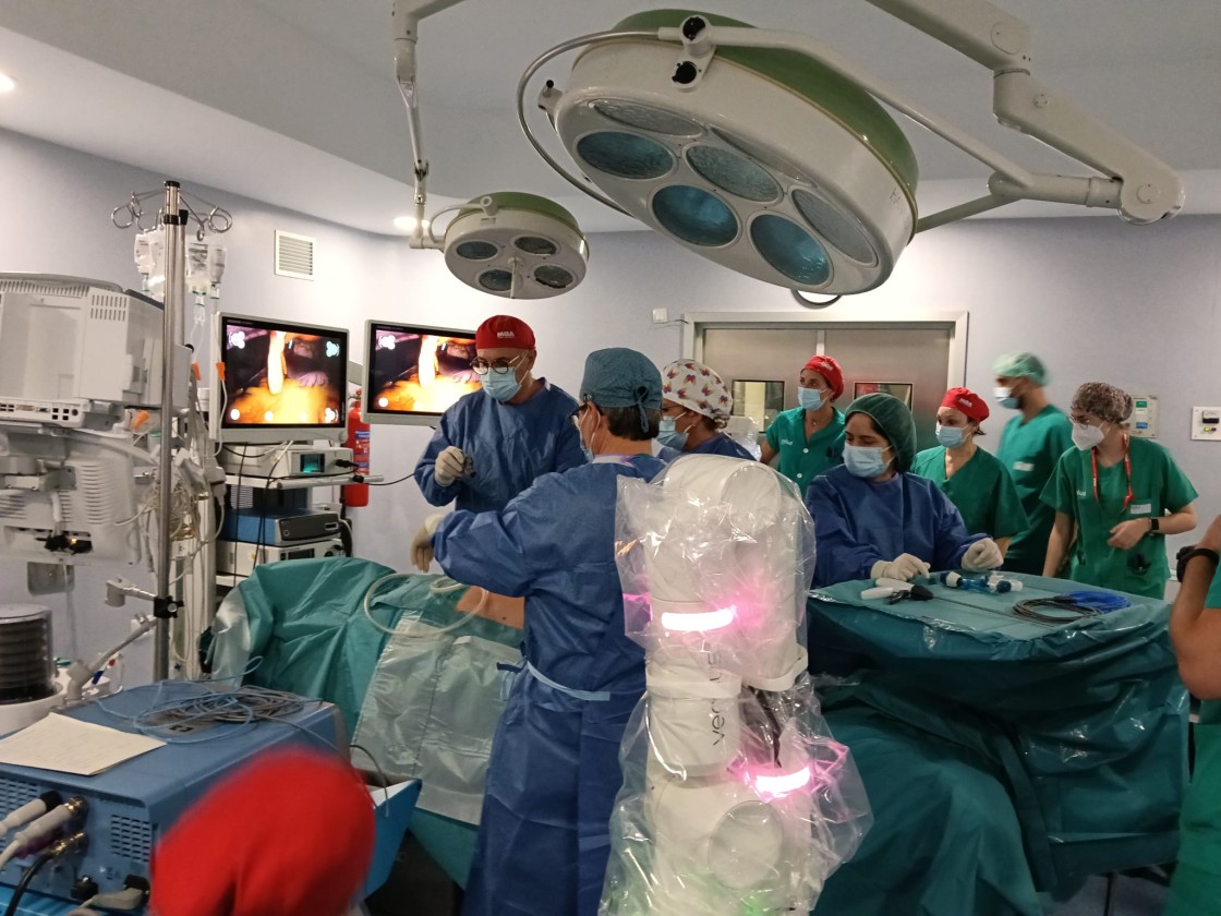 El Hospital Obispo Polanco ya ha realizado las dos primeras intervenciones con el robot Versius