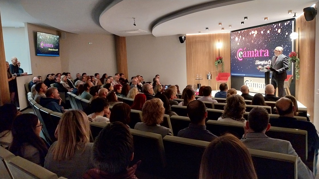 La Cámara de Comercio de Teruel inaugura su salón de actos renovado